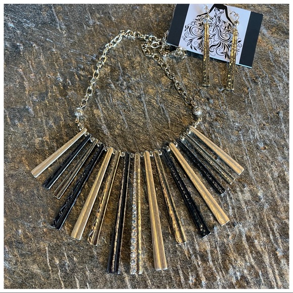 🎁 Textured Metal Fringe Tribal Necklace - Picture 2 of 6